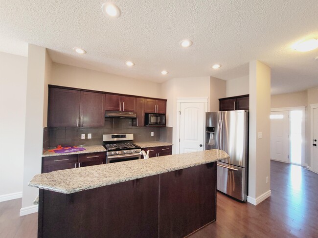 16806-16840 40 St NW in Edmonton, AB - Building Photo - Building Photo