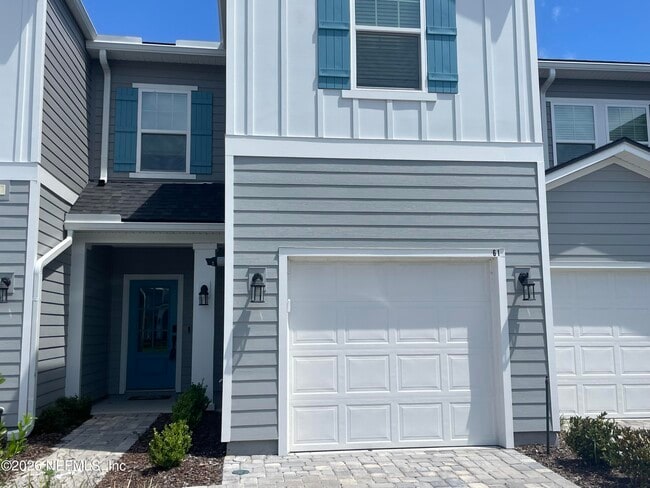 61 Pinebury Ln