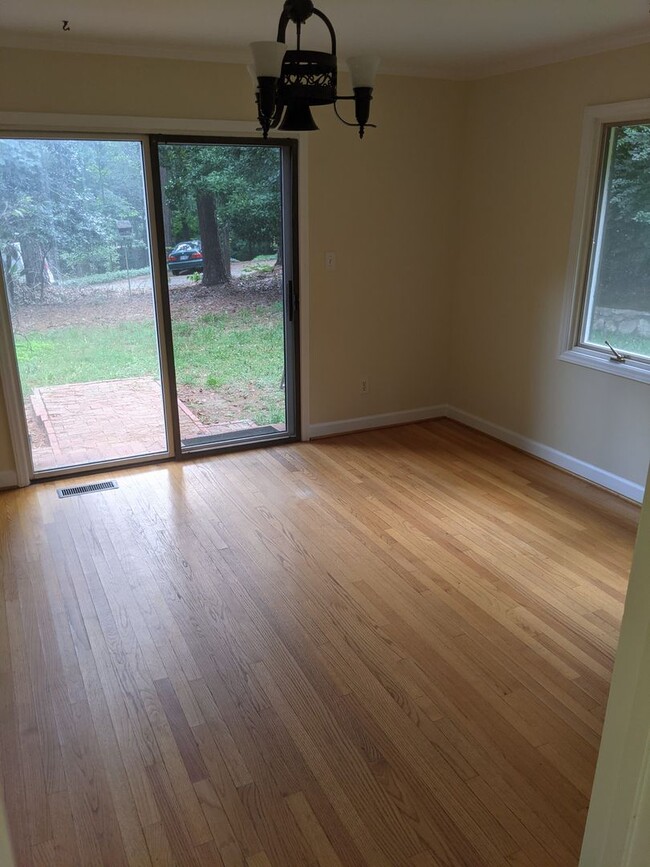 101 Roundhill Rd in Chapel Hill, NC - Building Photo - Building Photo