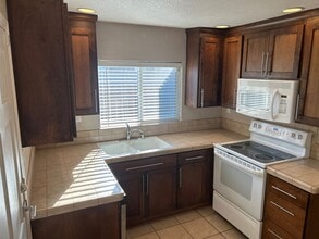943 Shearer St in Roseville, CA - Building Photo - Building Photo