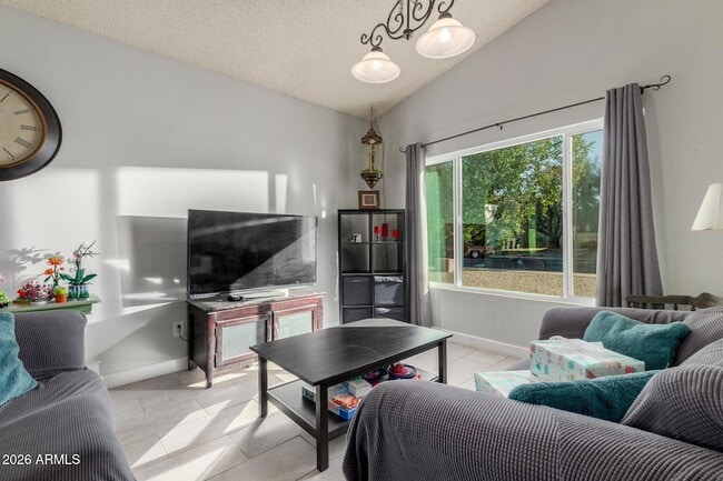 5210 E Elmwood Cir in Mesa, AZ - Foto de edificio - Building Photo