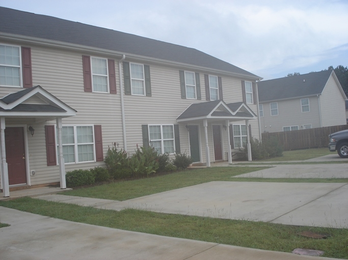 Viewpoint Villas in Jackson, GA - Building Photo