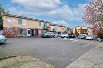 4133 NE 82nd Ave in Portland, OR - Building Photo - Building Photo