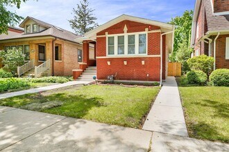 1115 N Taylor Ave in Oak Park, IL - Building Photo - Building Photo