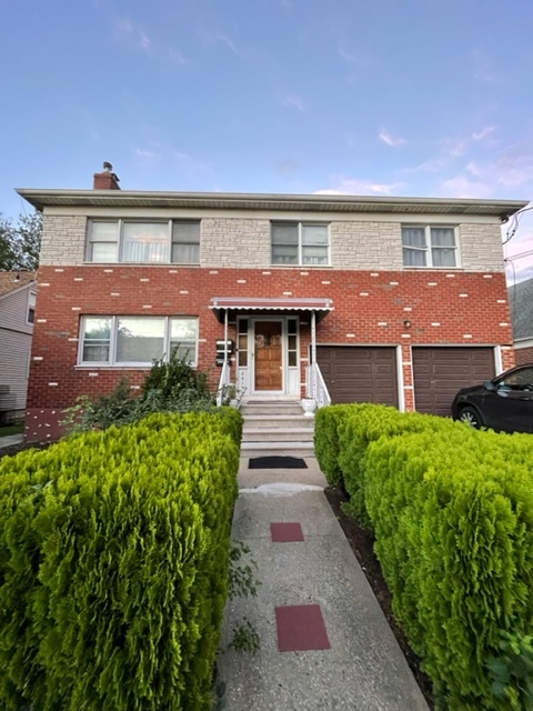 8415 263rd St, Unit 2 in Floral Park, NY - Building Photo