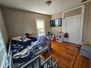 46 Bay St, Unit 3 in Fall River, MA - Building Photo - Building Photo