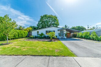 5840 NE 1st Terrace in Fort Lauderdale, FL - Building Photo - Building Photo