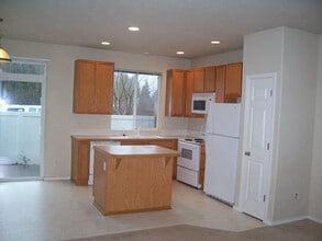 4327 SE Chelsea Ln in Hillsboro, OR - Building Photo - Building Photo