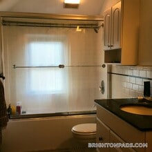 233 Commonwealth Ave in Newton, MA - Foto de edificio - Building Photo