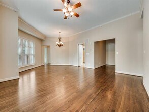 3401 Lee Pkwy in Dallas, TX - Foto de edificio - Building Photo