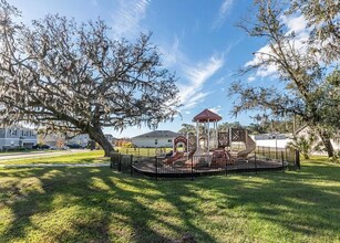 9235 Freedom Hill Dr in Seffner, FL - Building Photo - Building Photo