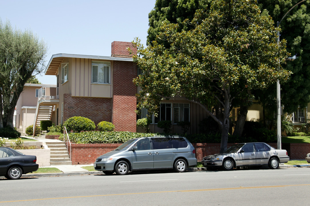 905 E Carson St in Long Beach, CA - Foto de edificio