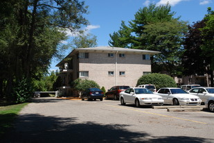 Auburn Place Apartments in East Lansing, MI - Foto de edificio - Building Photo