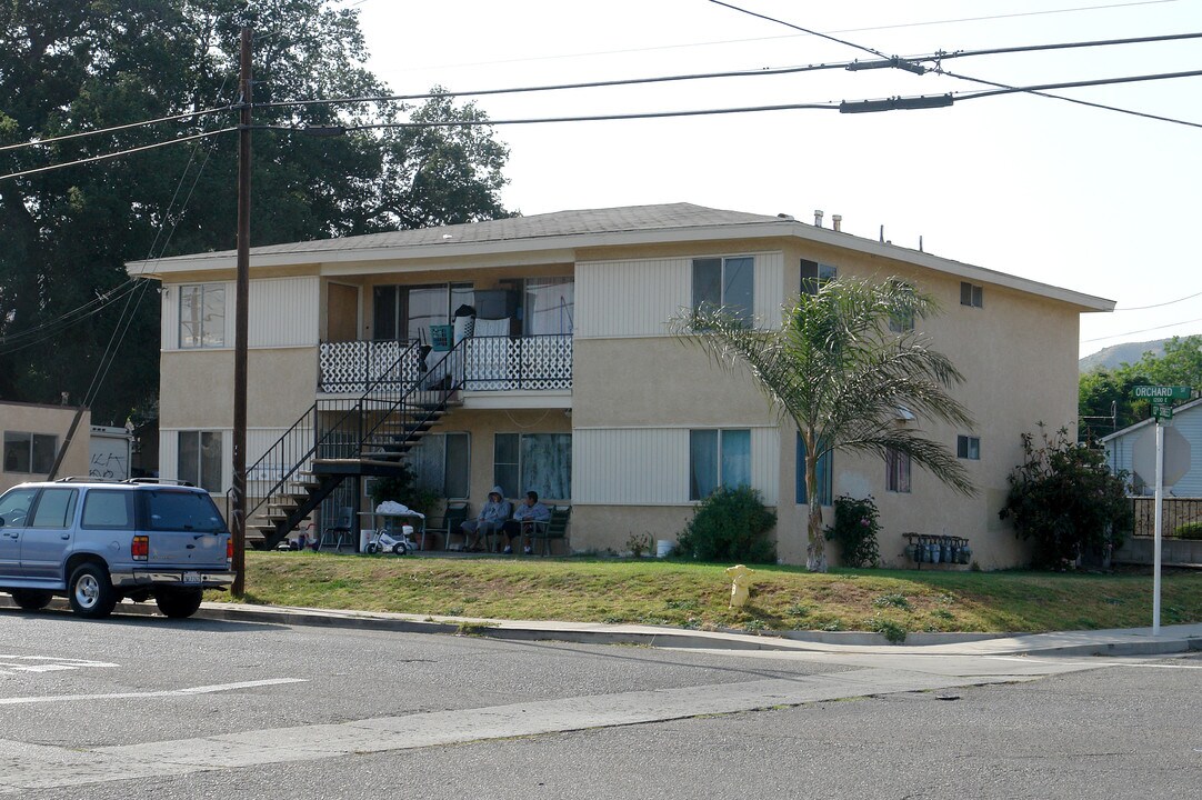 1245 D. Orchard St in Santa Paula, CA - Foto de edificio
