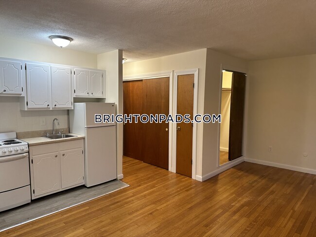 180 N Beacon St-Unit -21 in Watertown, MA - Building Photo - Building Photo
