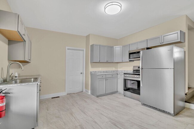 1712 Linvale Harbourton Rd in Lambertville, NJ - Foto de edificio - Building Photo