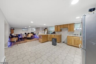 131 Califon Rd in Washington Township, NJ - Building Photo - Building Photo