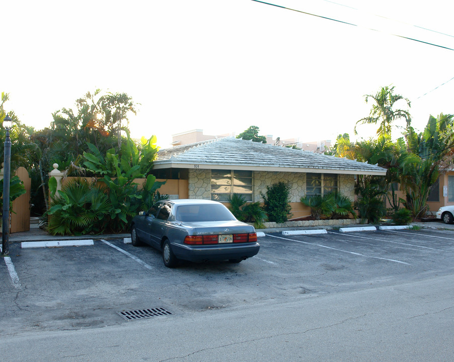 924 NE 17th Ter in Fort Lauderdale, FL - Building Photo