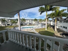 3706 Broadway, Unit 29 in Ft. Myers, FL - Building Photo