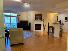 101 Eldredge St, Unit Eldredge 104 in South Burlington, VT - Building Photo