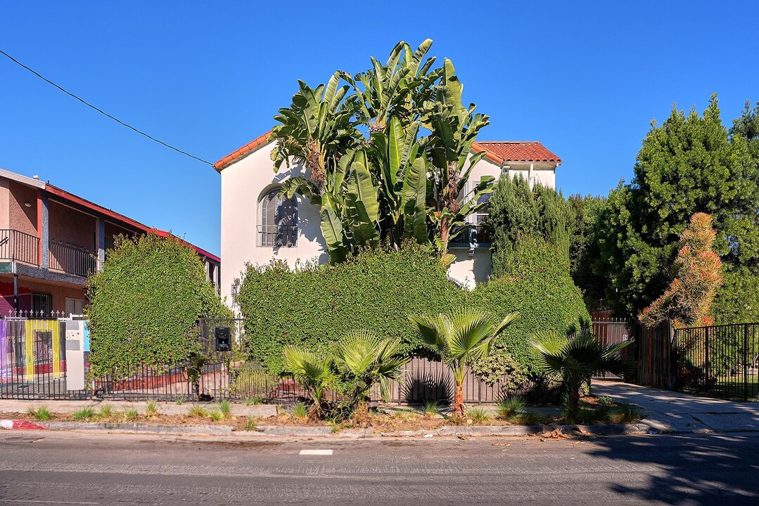 6669 De Longpre Ave in Los Angeles, CA - Building Photo