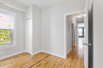 7456 N Greenview Ave in Chicago, IL - Building Photo - Building Photo