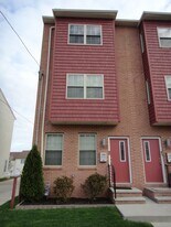 240 Lauriston St in Philadelphia, PA - Building Photo