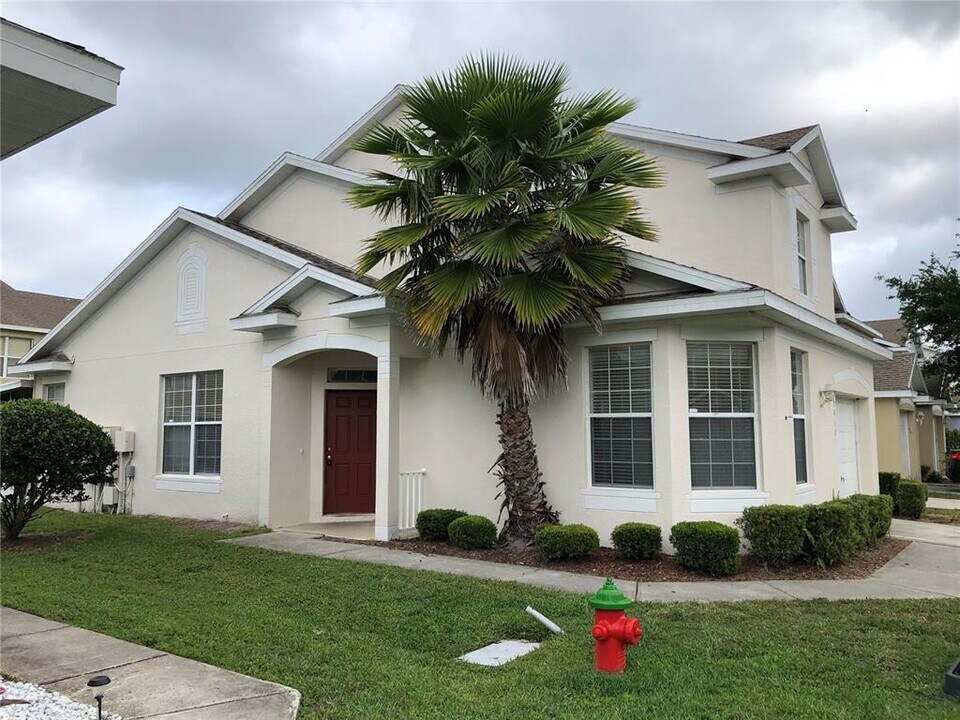 9817 Carlsdale Dr in Riverview, FL - Building Photo