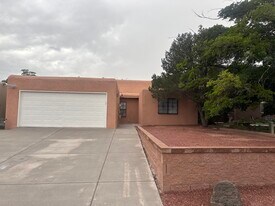 4968 Quail Ridge Dr NW in Albuquerque, NM - Building Photo
