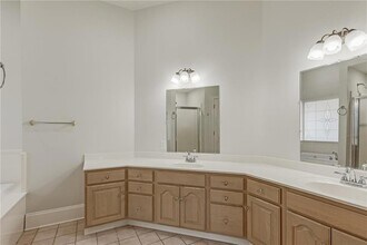 304 Mistletoe Dr in Norco, LA - Building Photo - Building Photo
