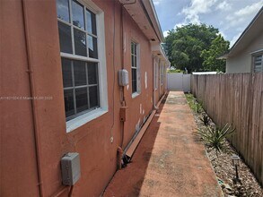 651 SW 66th Ave in Miami, FL - Building Photo - Building Photo