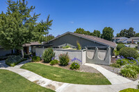 343 Fireside St in Oceanside, CA - Foto de edificio - Building Photo