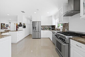 420 SE 13th Ave in Pompano Beach, FL - Building Photo - Building Photo