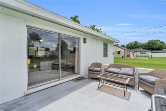 1661 Coronado Rd in Ft. Myers, FL - Building Photo - Building Photo