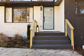 Room in House on Pasadena Dr in Decatur, GA - Building Photo - Building Photo