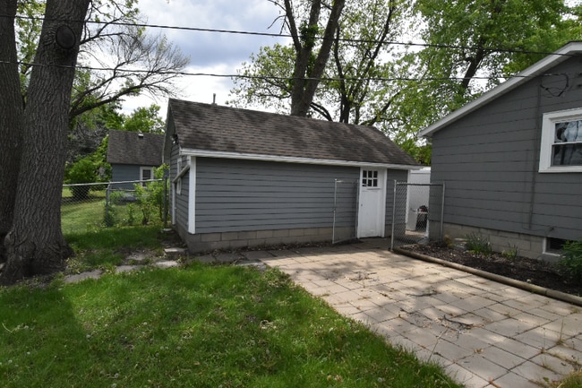 817 S Prairie Ave in Fairmont, MN - Building Photo - Building Photo