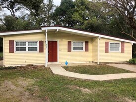 422 Essex Dr in Tallahassee, FL - Building Photo