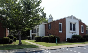 Pass Pointe Apartments in Biloxi, MS - Foto de edificio - Building Photo