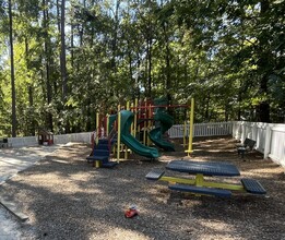 1010 Kingswood Dr in Chapel Hill, NC - Building Photo - Building Photo