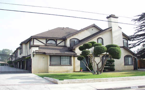 9033 Burma Rd in Pico Rivera, CA - Foto de edificio