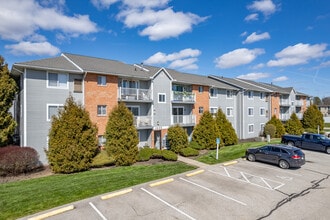 Clearbrooke in Brunswick, OH - Foto de edificio - Building Photo
