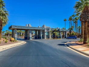 6320 Alkaid Ave in Las Vegas, NV - Foto de edificio - Building Photo