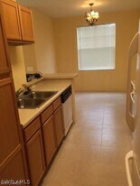 7975 Preserve Cir in Naples, FL - Building Photo