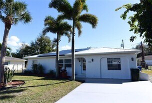 170 Argus Rd in Venice, FL - Building Photo