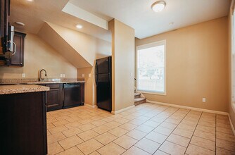 512 S Main Ave, Unit A in Springfield, MO - Foto de edificio - Building Photo