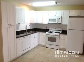 22809 St Thomas Cir in Lutz, FL - Building Photo - Building Photo