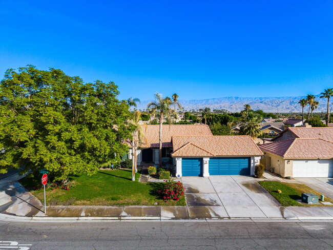 79690 Iris Ct in La Quinta, CA - Building Photo - Building Photo