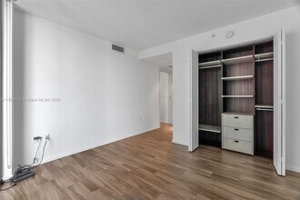 801 S Miami Ave, Unit 4404 in Miami, FL - Building Photo - Building Photo