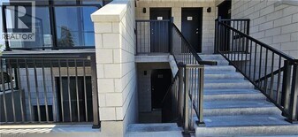 410 Northfield Dr W in Waterloo, ON - Building Photo