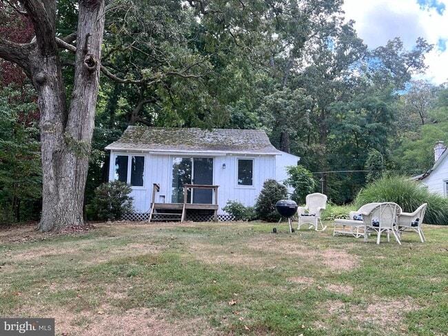 property at 1 Punte Ln